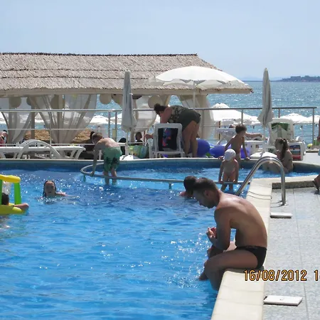 Sunny Bay Ξενοδοχείο με διαμερίσματα 3*