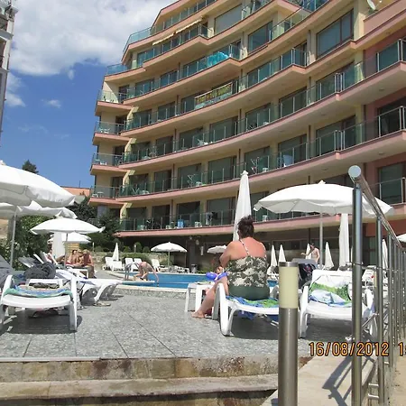 Sunny Bay Apartmanhotel 3*