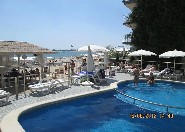 Sunny Bay Apartmanhotel 3*