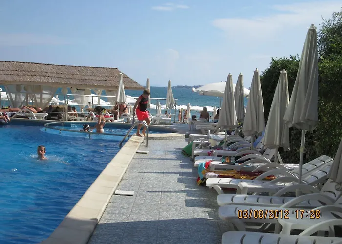 Sunny Bay Apartmanhotel 3*