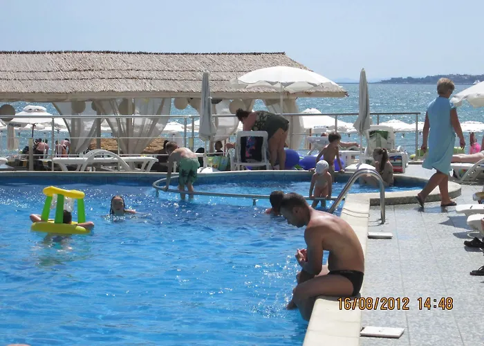 Sunny Bay Apartmanhotel 3*